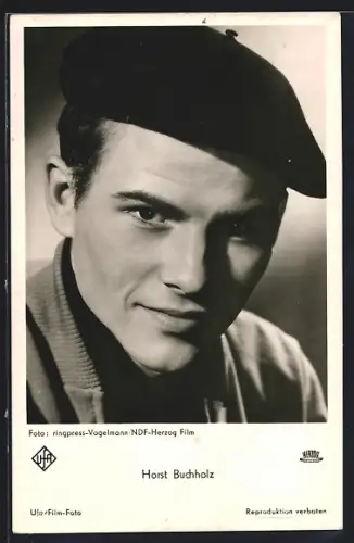 AK Schauspieler Horst Buchholz in Kamera blickend