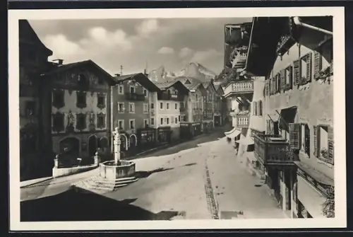 AK Berchtesgaden, Marktplatz, im Hintergrund der Watzmann