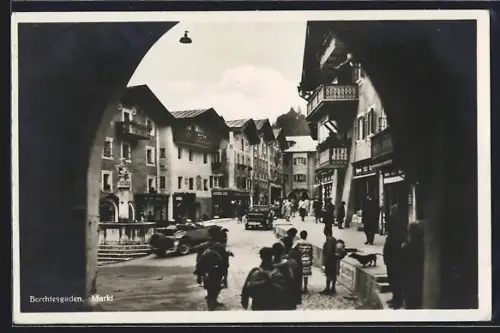 AK Berchtesgaden, Markt, Blick durch Torbogen