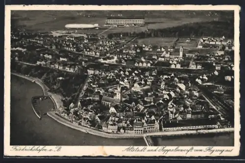 AK Friedrichshafen i. B., Altstadt und Zeppelinwerft vom Flugzeug aus