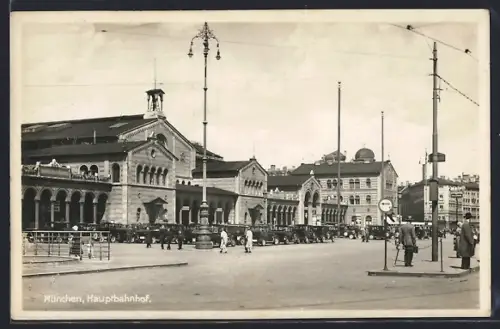 AK München, Hauptbahnhof mit Parkplatz für Autos