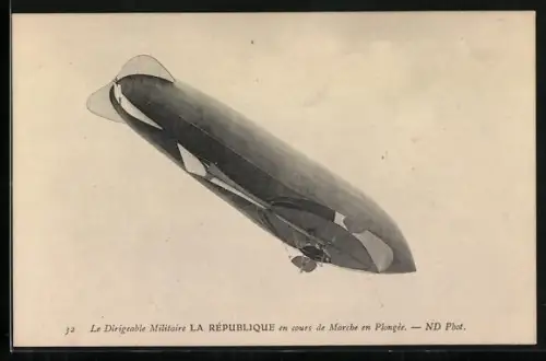 AK Zeppelin / Dirigeable Militaire La République