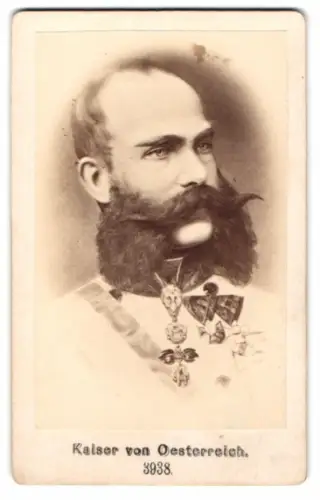 Fotografie Portrait Kaiser Franz-Joseph I. von Österreich in Uniform mit Orden