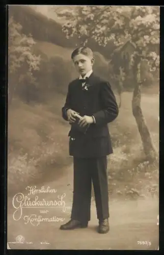 Foto-AK NPG Nr. 7693/5: Junge im Anzug mit Fliege, Glückwunsch zur Konfirmation