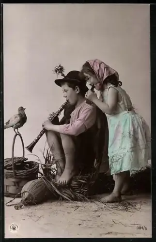 Foto-AK NPG Nr. 384/5: Kinderpaar mit Instrumenten vor Vogel