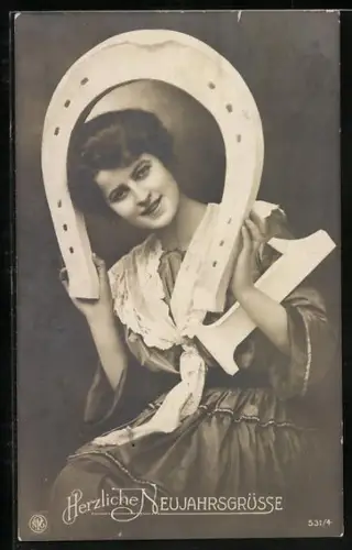 Foto-AK NPG Nr. 531/4: Fräulein mit Hufeisen, Neujahrsgruss