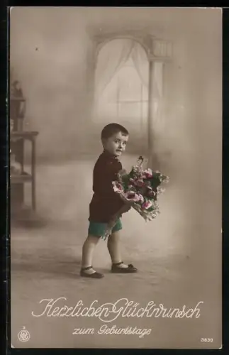 AK NPG Nr. 3830: Süsser Bube mit grossem Blumenstrauss