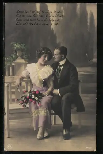 Foto-AK NPG Nr. 3433: Liebespaar mit Blumenstrauss