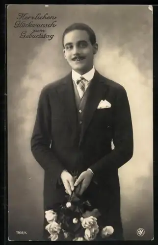 Foto-AK NPG Nr. 7918/5: Eleganter Herr mit Rosen, Geburtstagsgruss