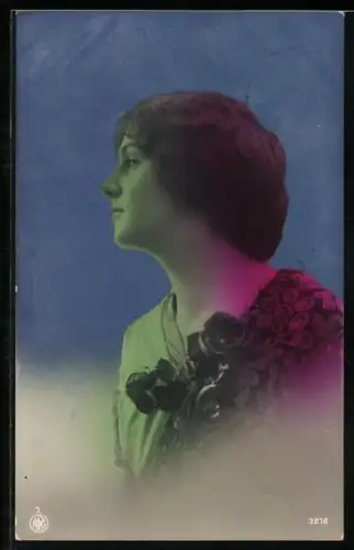 Foto-AK NPG Nr. 3216: Junge Frau im Kleid mit Blumen