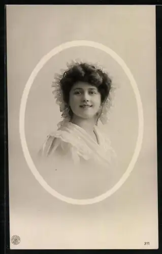 Foto-AK NPG Nr. 311: Fräulein mit Haube