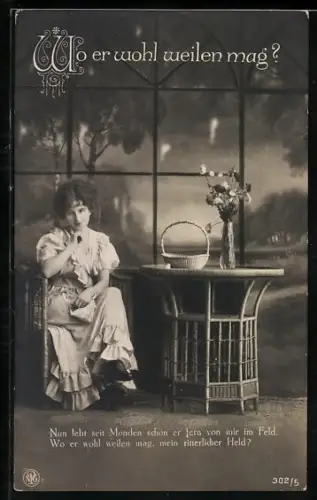 Foto-AK NPG Nr. 302/5: Fräulein sitzt am Tisch