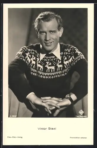 AK Schauspieler Viktor Staal, im Pullover gesehen