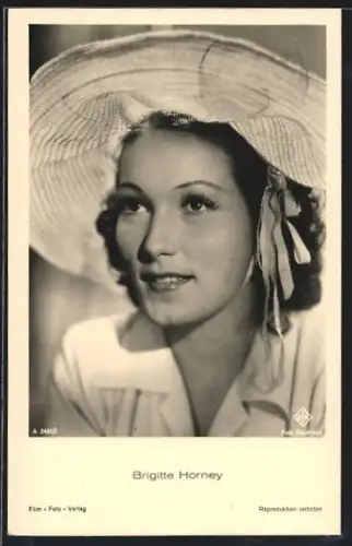 AK Schauspielerin Brigitte Horney mit einem Hut