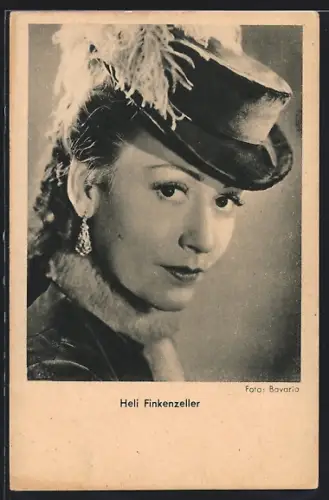 AK Schauspielerin Heli Finkenzeller mit Hut und Feder