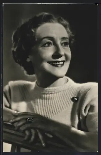 AK Schauspielerin Henny Porten mit lächelndem Gesicht
