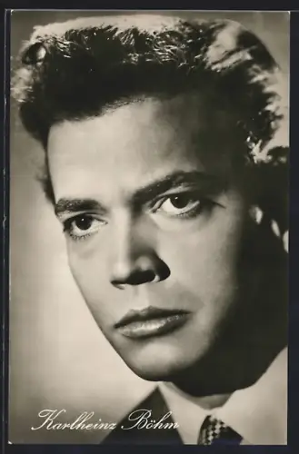 AK Schauspieler Karlheinz Böhm ernst blickend