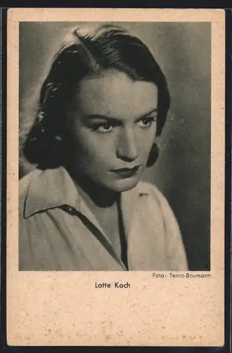 AK Schauspielerin Lotte Koch zur Seite blickend