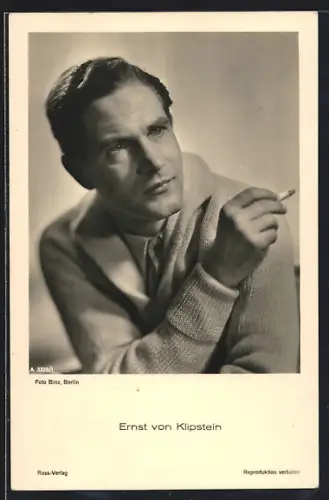AK Schauspieler Ernst von Klippstein mit Zigarette posierend