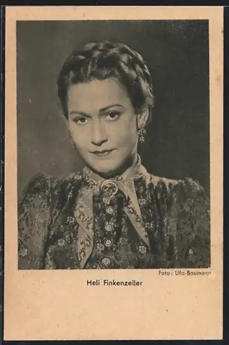 AK Schauspielerin Heli Finkenzeller mit ernsten Blick