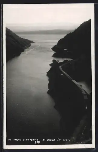 AK Dique San Roqul, El Tren llegando