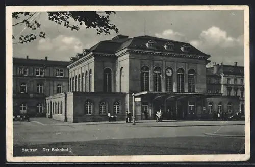 AK Bautzen, Bahnhof mit Fahrradfahrer