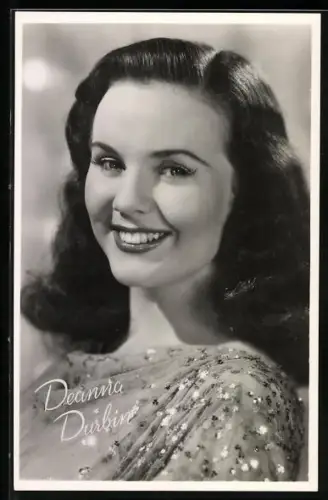 AK Schauspielerin Deanna Durbin mit mädchenhaftem Charme