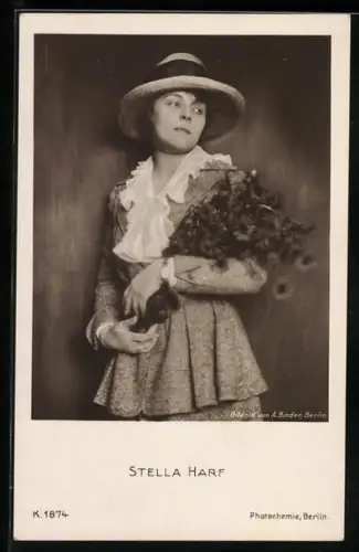 AK Schauspielerin Stella Harf mit Blumenstrauss