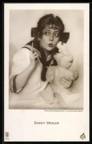 AK Schauspielerin Dorrit Weixler mit einem Teddy
