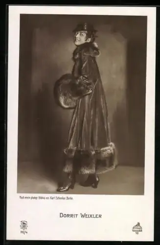 AK Schauspielerin Dorrit Weixler im Kostüm einer Filmrolle