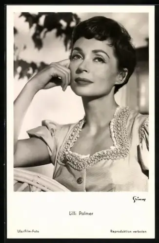 AK Schauspielerin Lilli Palmer mit kurzen Haaren