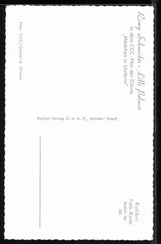 AK Die Schauspieler Romy Schneider und Lilli Palmer trinken mit Strohhalm aus einem Cocktailglas