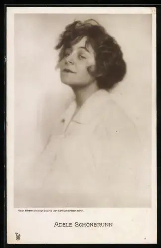 AK Schauspielerin Adele Schönbrunn mit fragendem Blick