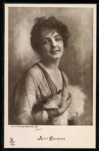 AK Schauspielerin Ally Kolberg im Kostüm einer Theaterrolle