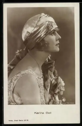 AK Schauspielerin Karina Bell im Kostüm einer Bühnenrolle