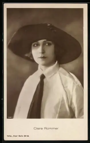 AK Schauspielerin Claire Rommer mit Hut und Krawatte porträtiert