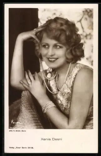 AK Schauspielerin Xenia Desni mit tollem Perlenschmuck