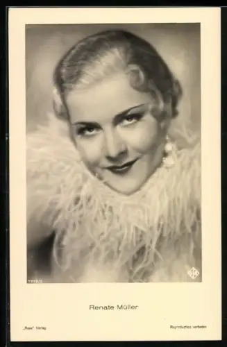 AK Schauspielerin Renate Müller mit freundlichem Lächeln