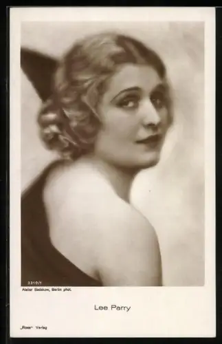 AK Schauspielerin Lee Parry mit gewelltem Haar