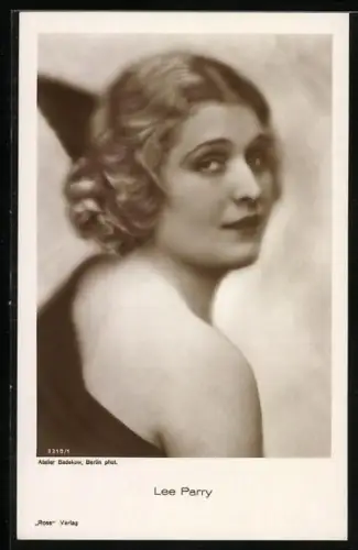 AK Schauspielerin Lee Parry mit gewelltem Haar