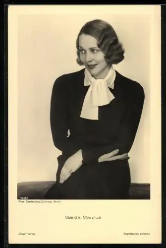 AK SchauspielerIn Gerda Maurus mit weissem Schal