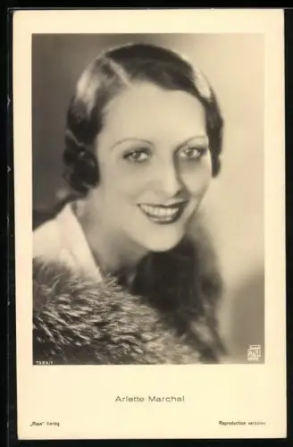 AK Schauspielerin Arlette Marchal lächelnd in die Kamera schauend