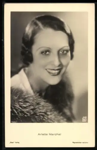 AK Schauspielerin Arlette Marchal lächelnd in die Kamera schauend
