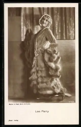 AK Schauspielerin Lee Parry im Pelzkleid