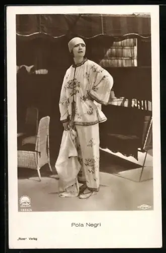 AK Schauspielerin Pola Negri im Kostüm einer Filmrolle