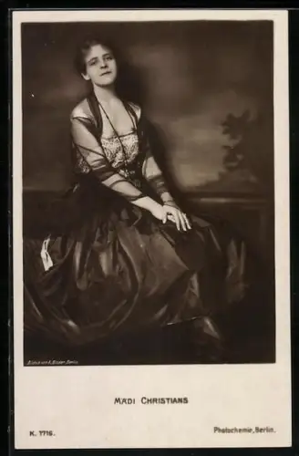 AK Schauspielerin Mädi Christians im Festkleid porträtiert