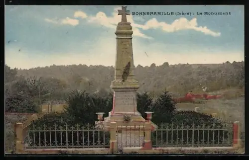 AK Bonnefamille /Isère, Le Monument