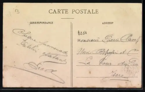 AK Le Dauphiné, Route de Charavines à Paladru, vue du lac et de la route avec promeneurs en bordure