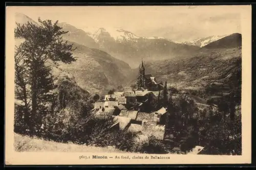 AK Mizoën, Au fond, chaîne de Belledonne