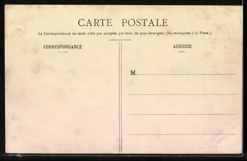 AK Grenoble, Rue F. Poulat avec architecture historique et passants